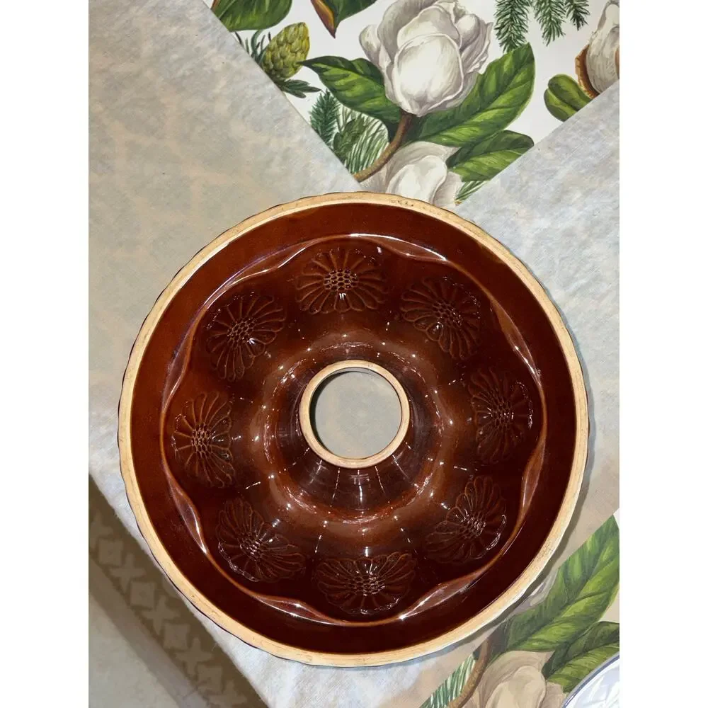 Farmhouse Pottery Vintage 70s Bundt Cake Mold Dish